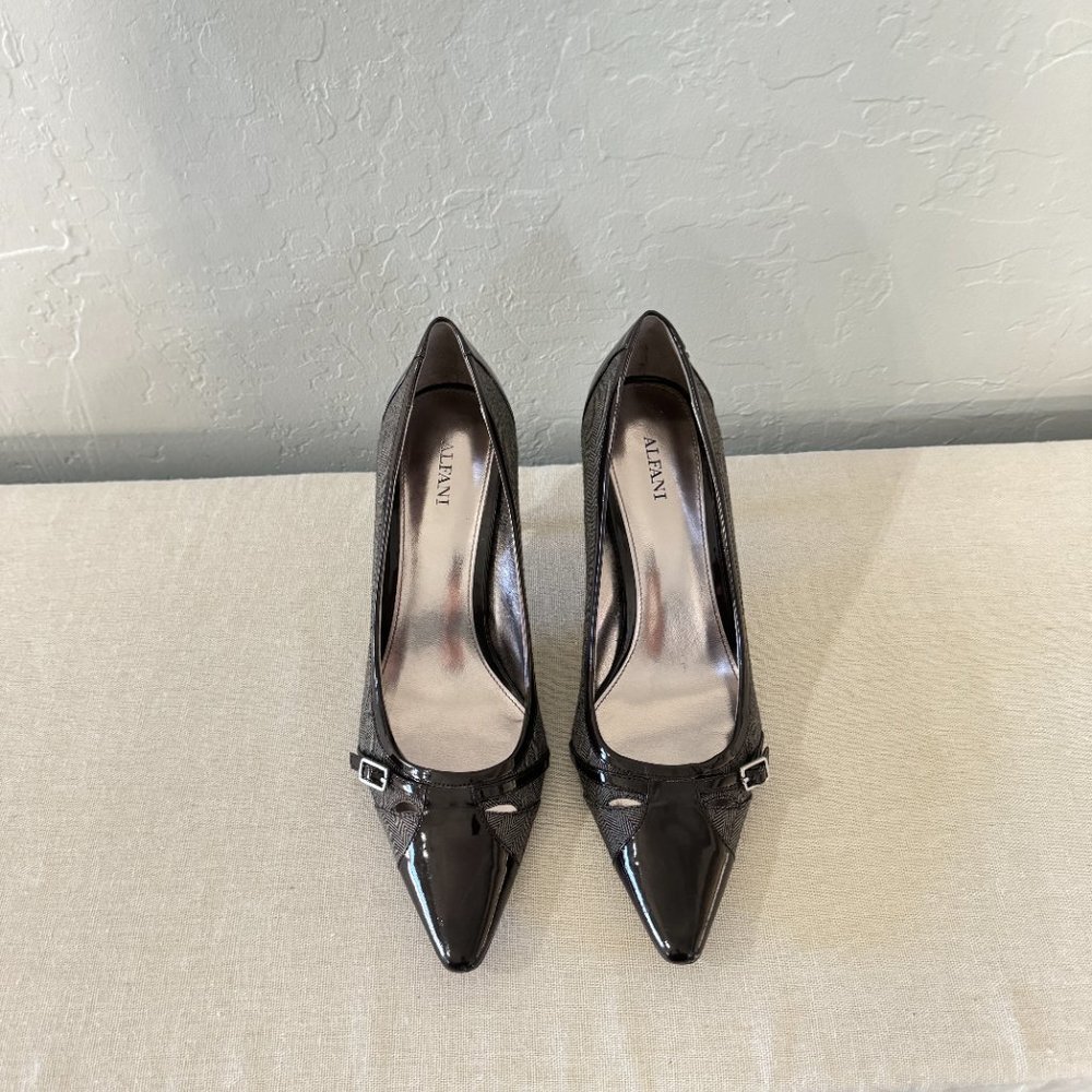 Adorable Brown Heels - Picture 3 of 6